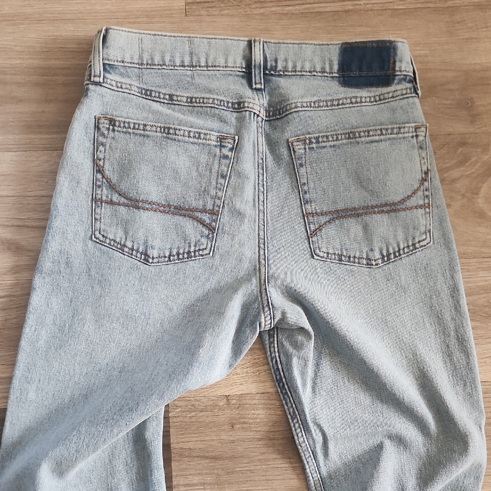 Hollister Men's Relaxed Light Denim Jeans - Picture 3 of 3